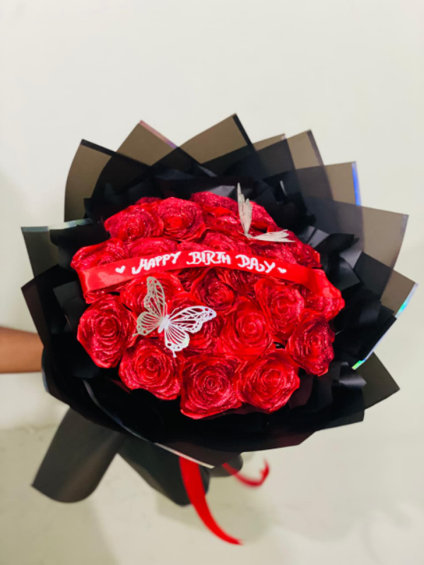 Red Velvet Whisper (70 flowers )